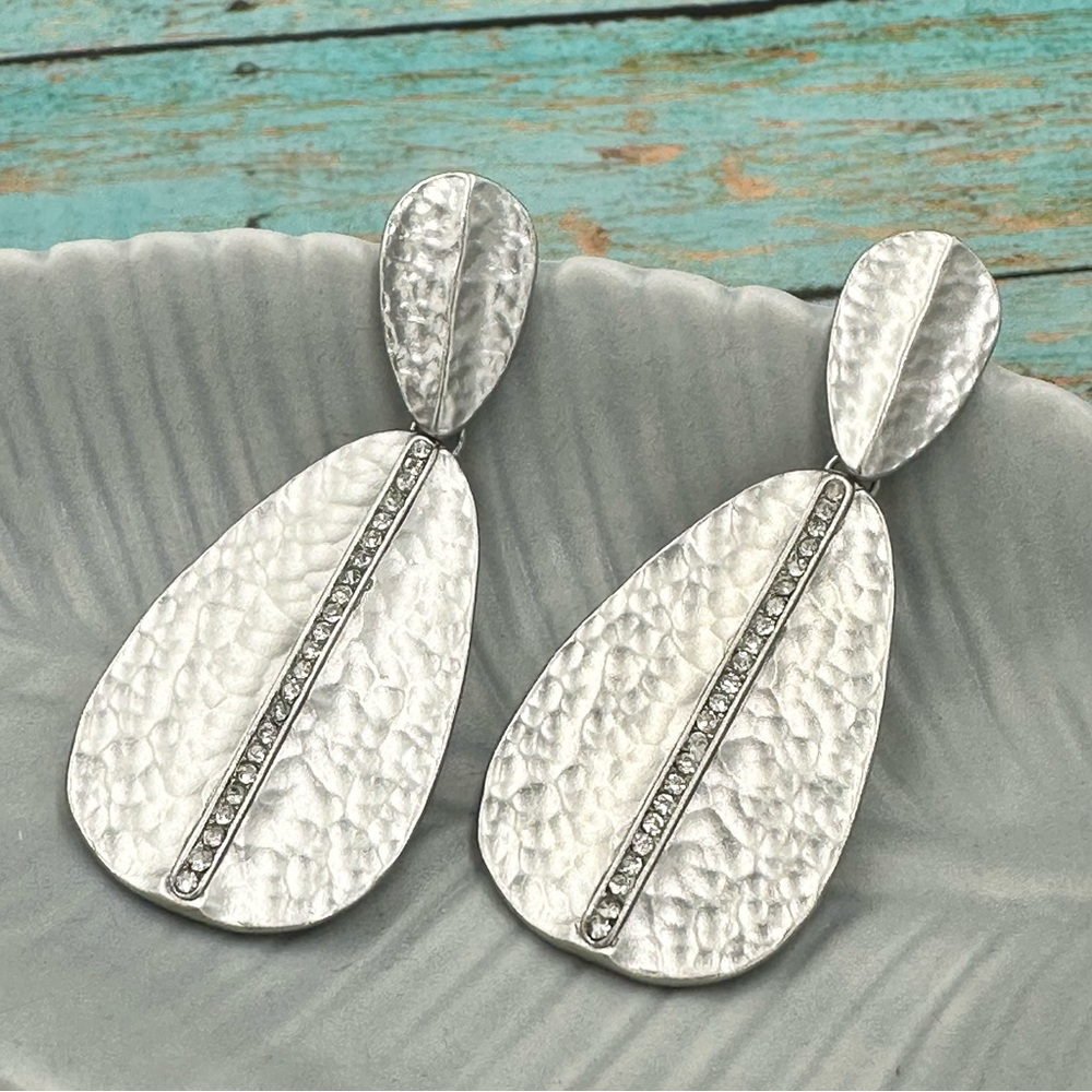 🌼 Hammered Silver Tone Rhinestone Drop Post Dangle Earrings